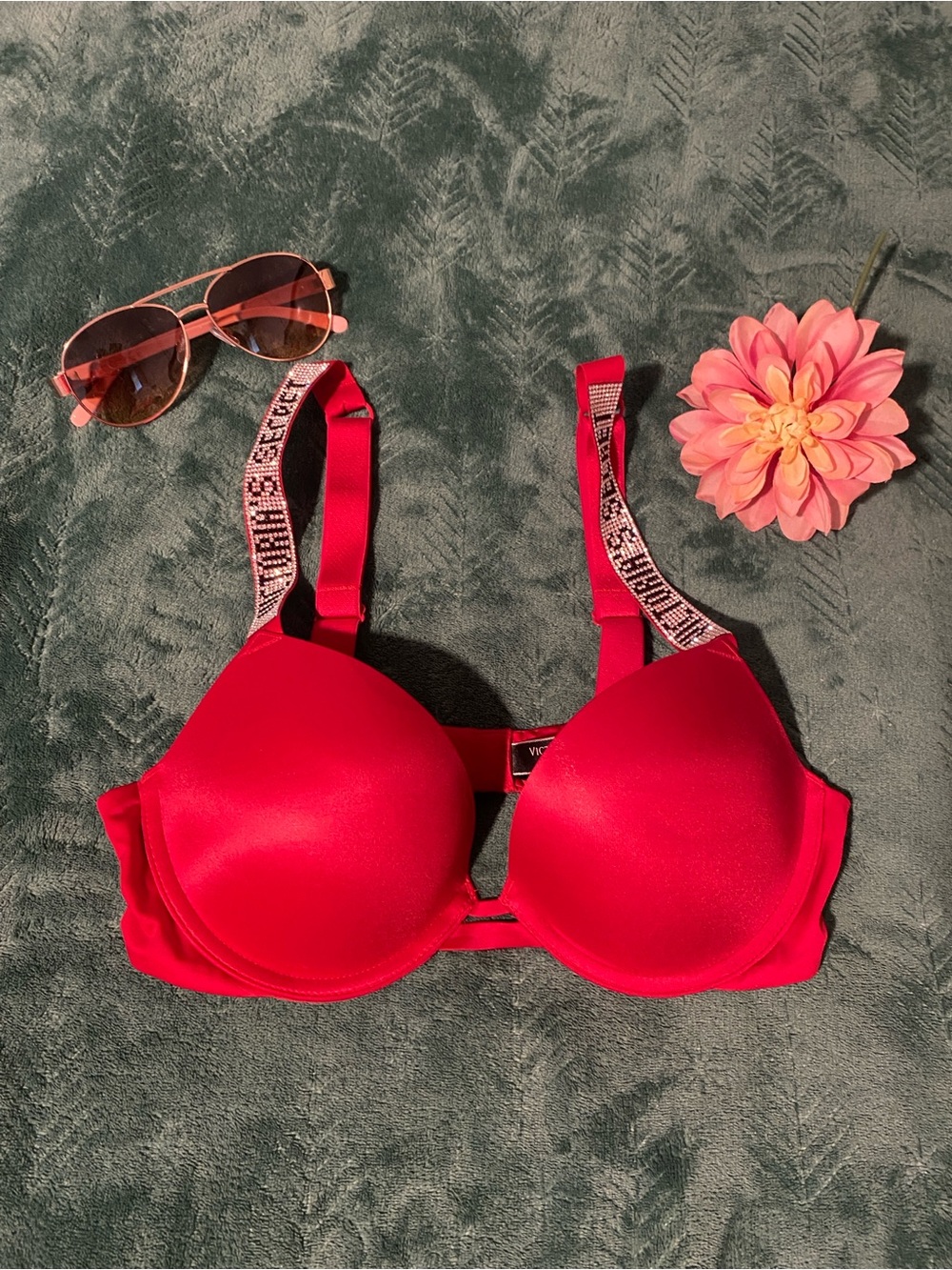 Victoria Secret VERY SEXY Shine Strap Push-Up Bra